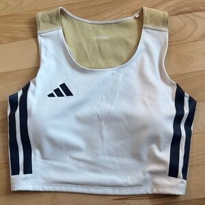 Adidas Adizero Essentials women's running crop top size Small